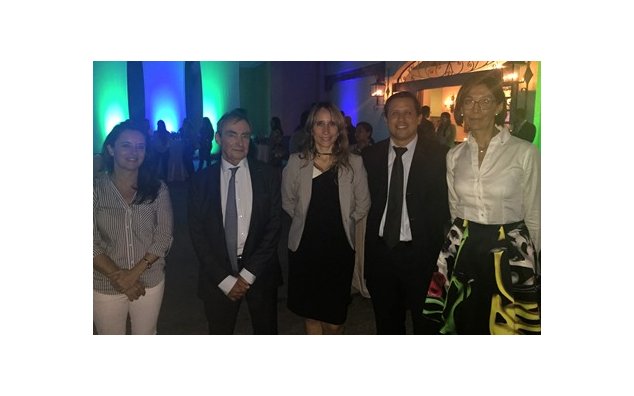 Nathalie Beaume (CCI France Costa Rica), T.Vankerk-Hoven (Ambassadeur), Claudia Varela, César Rangel et Lorena González.